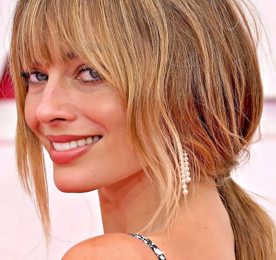 Margot Robbie.