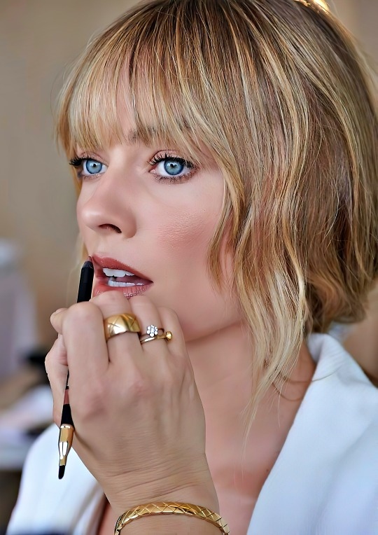 Margot Robbie.
