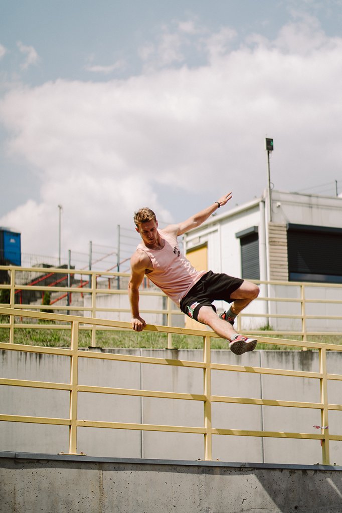 One Handed Vault - Parkour