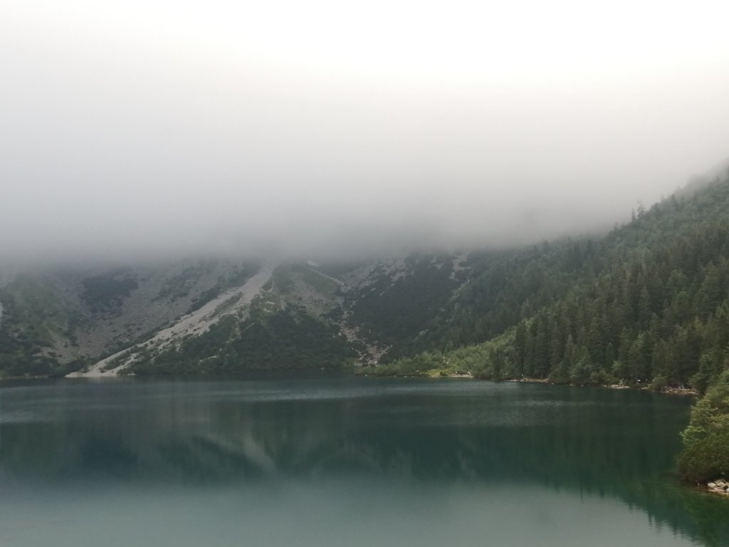 Morskie Oko atakowane przez mg