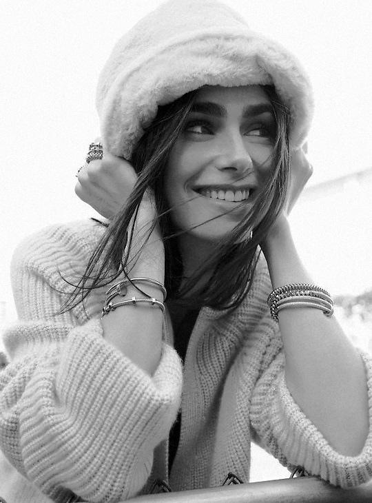 Lily Collins.