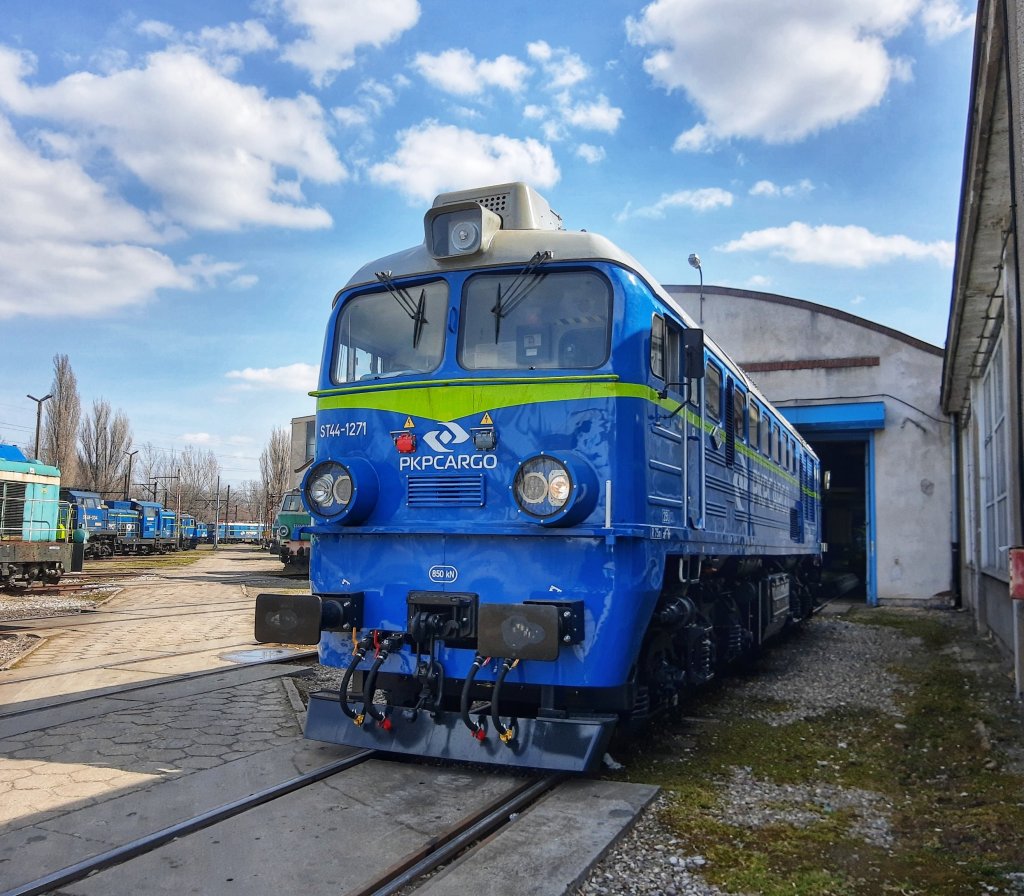 Szopa i Gagarin ST44.