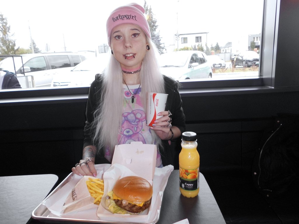 Smacznie w 'MAX Premium Burgers'