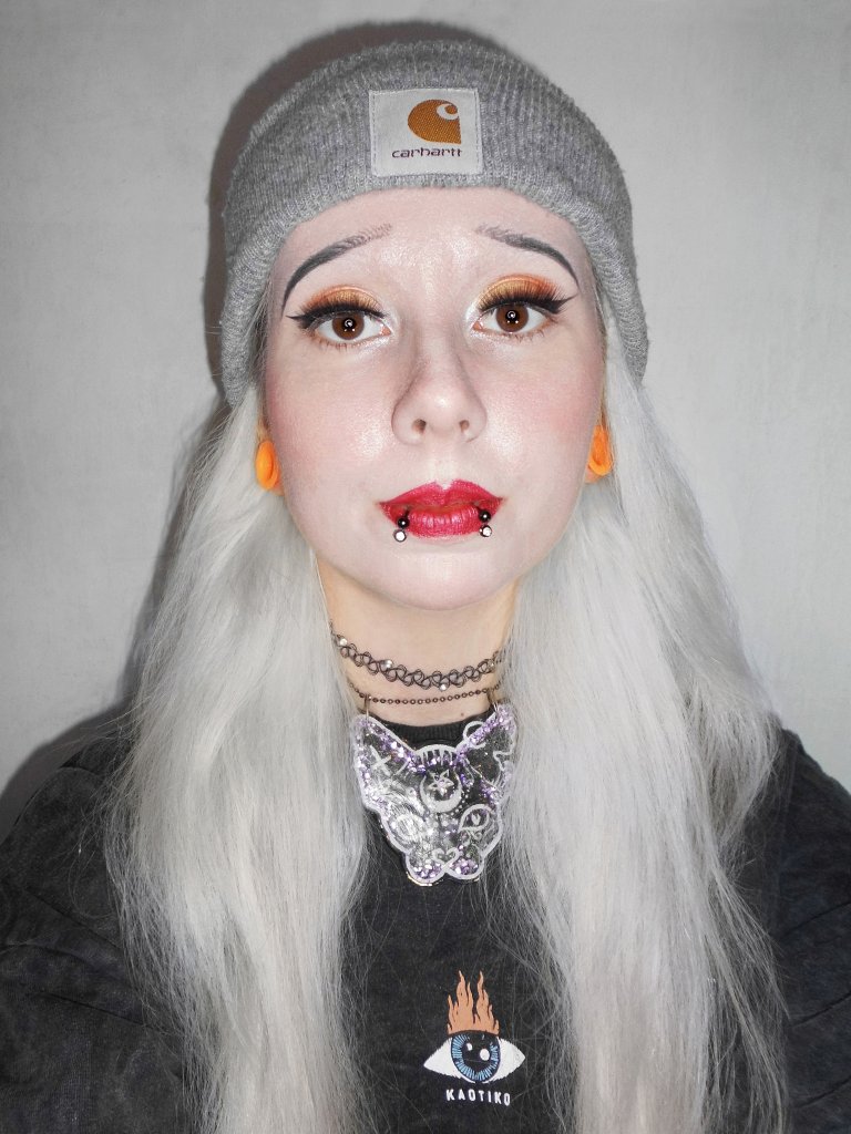 W nowej czapce 'carhartt beanie'