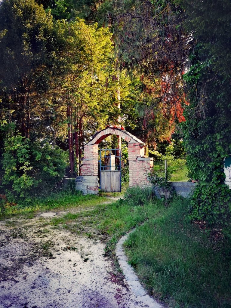 Mysterious Gate... 