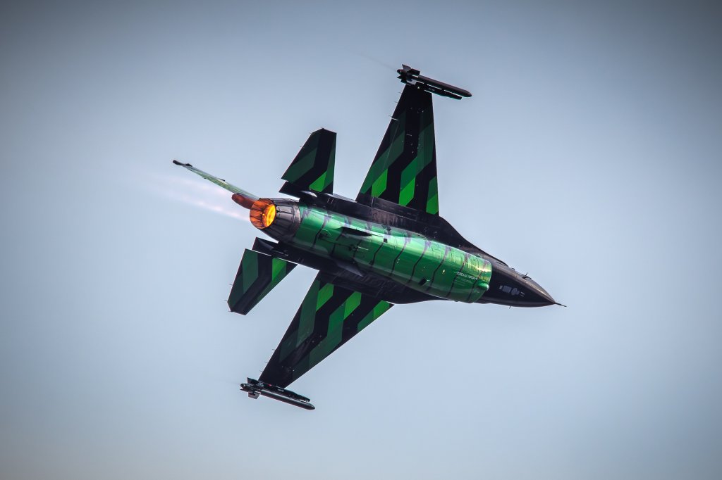 F-16