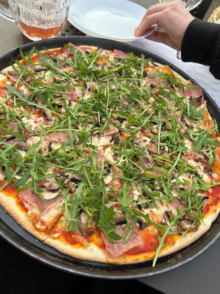 Pizza . 