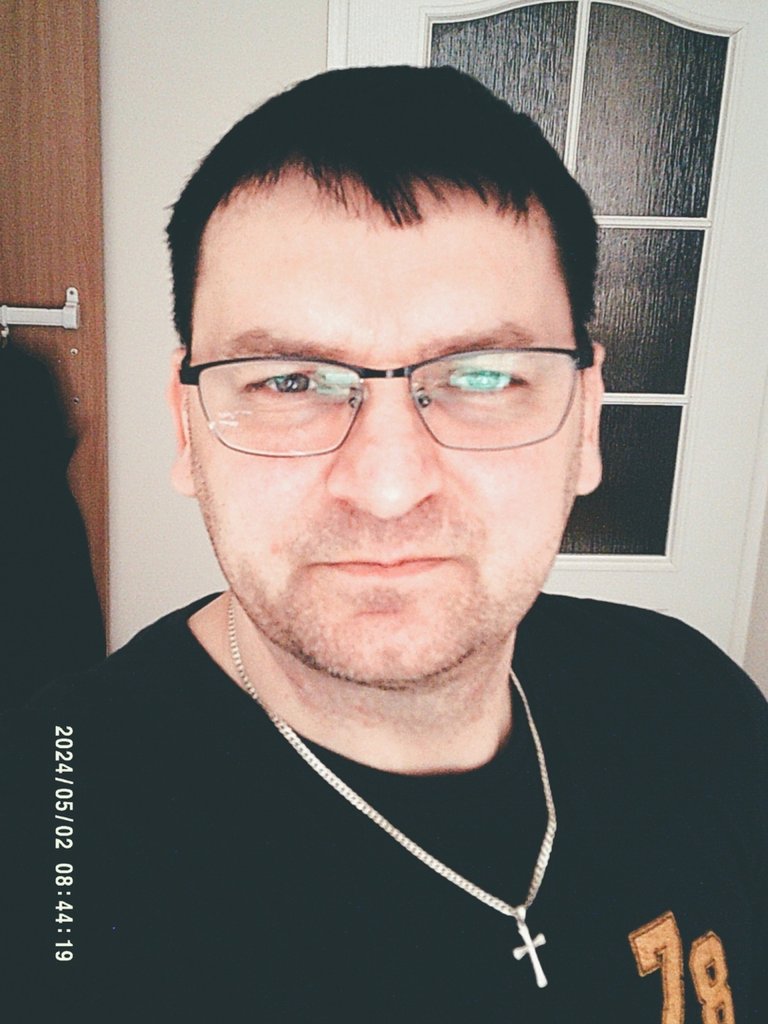 T R