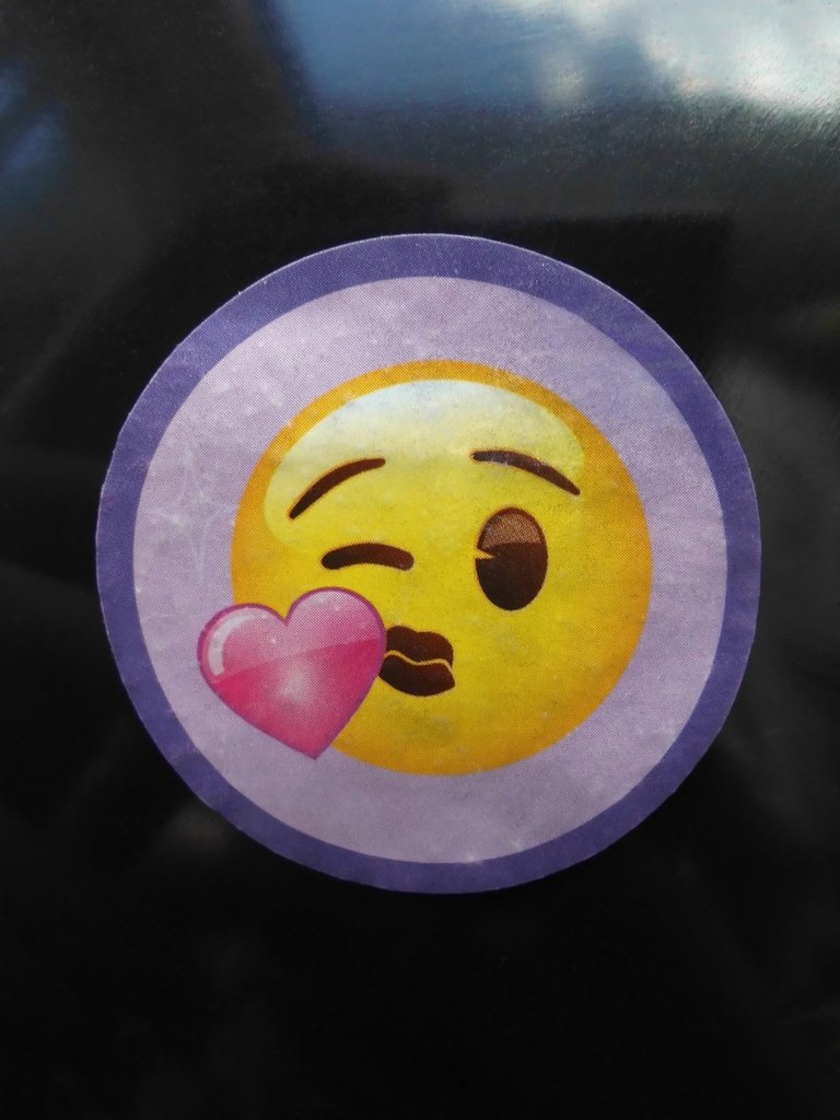 KISS EMOJI