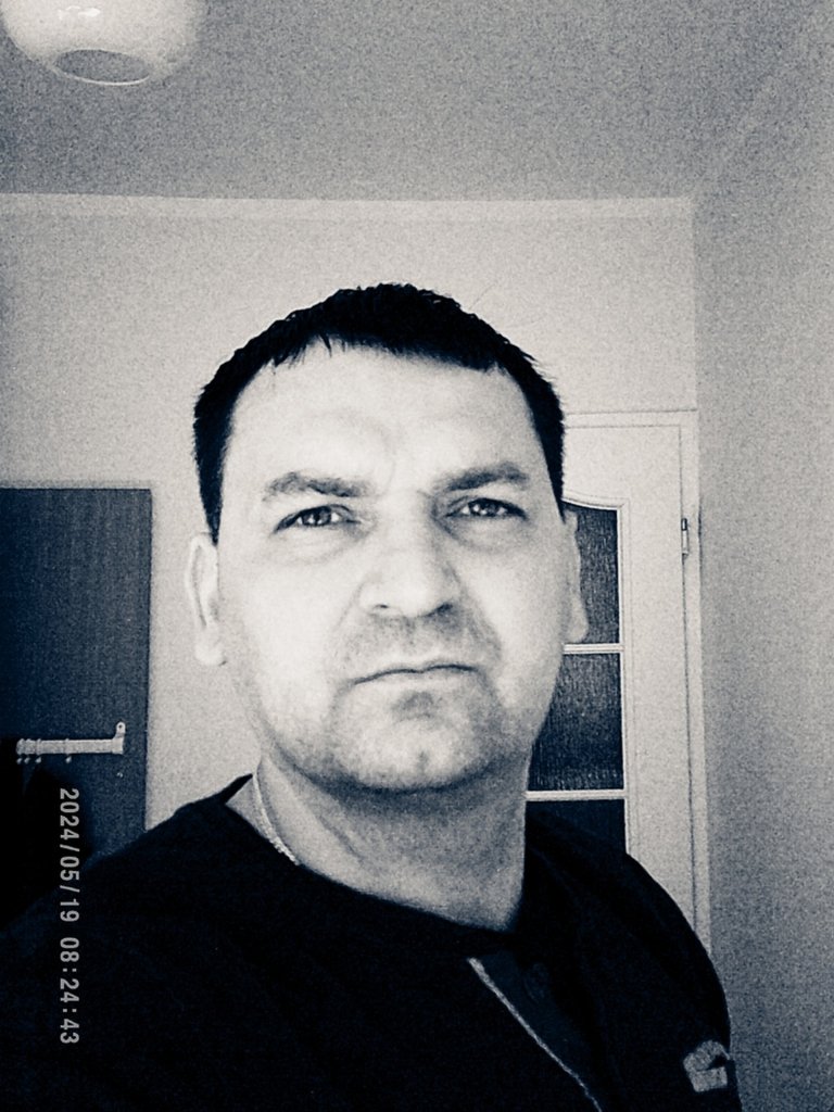 Tomas R