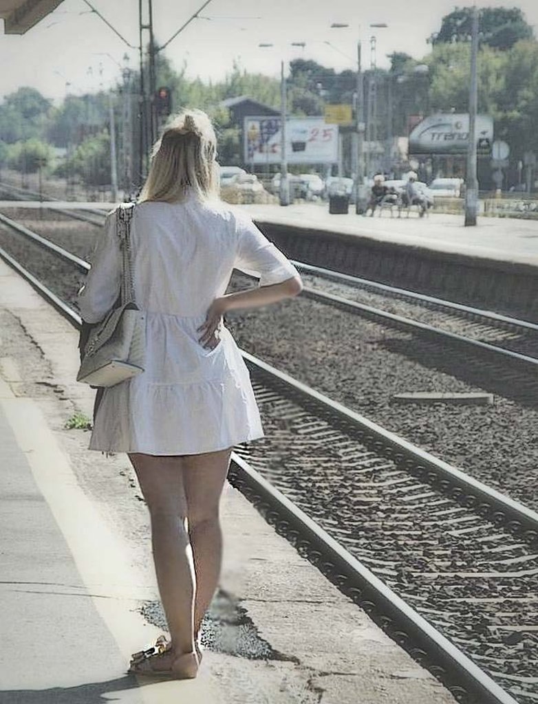 "Strze si pocigu."