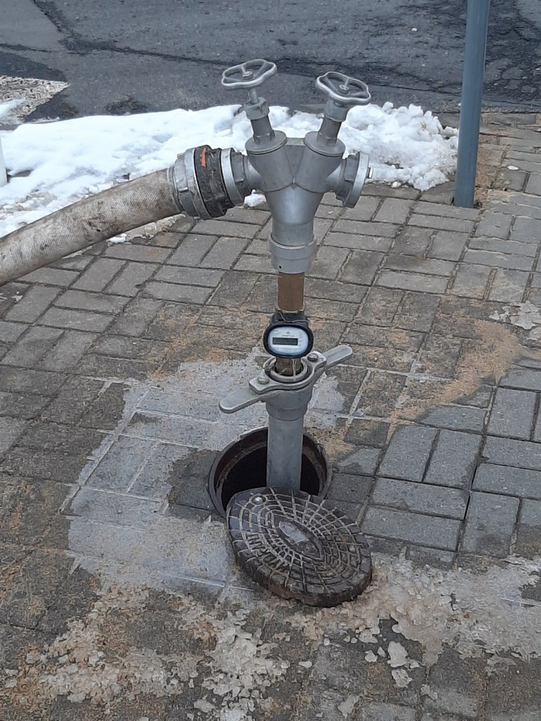Hydrant w uyciu 