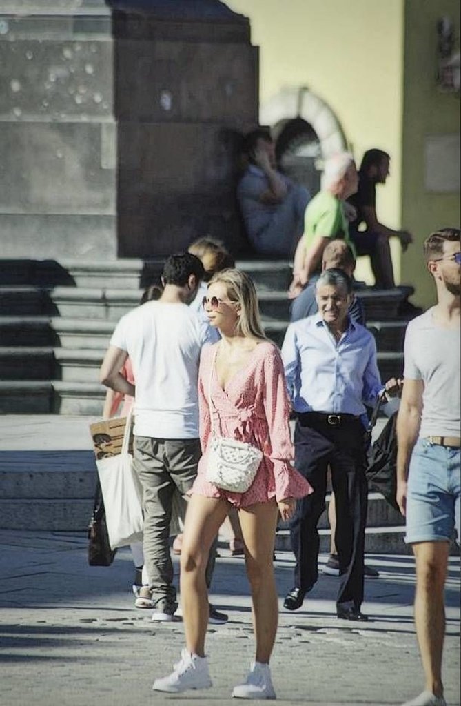 Kolumna si trzyma.