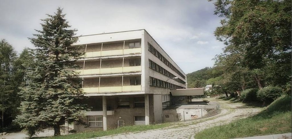 Opuszczony.