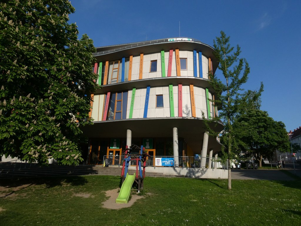 Dom z kredek