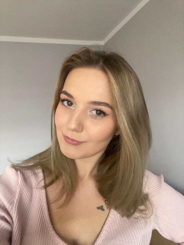 &#128513;