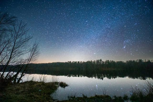 Noc nad jeziorem 